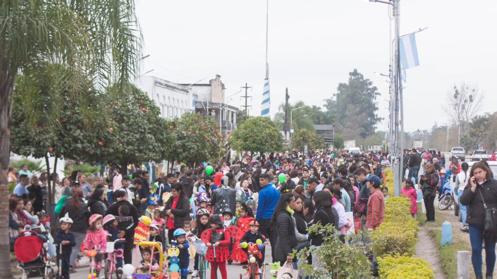 👧👦Desfile de Jardines de Infantes en la Réplica del Cabildo de la ciudad de Famaillá