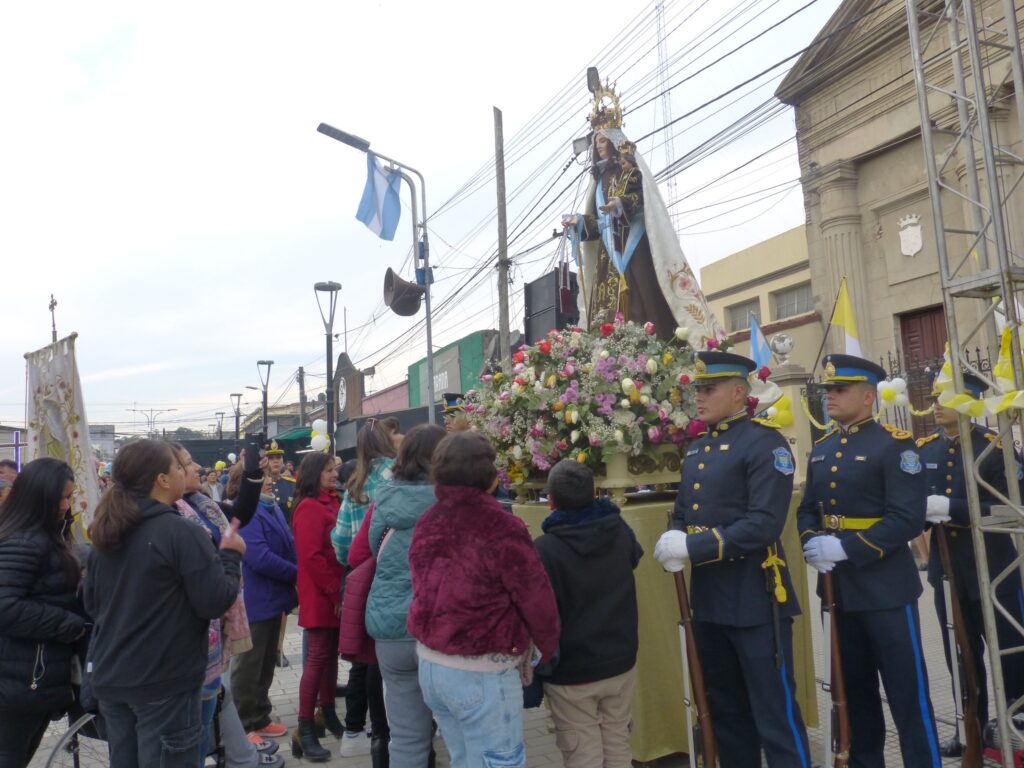 Festejos Patronales: Emotiva Misa y Procesión en Honor a la Virgen del Carmen y los fieles difuntos