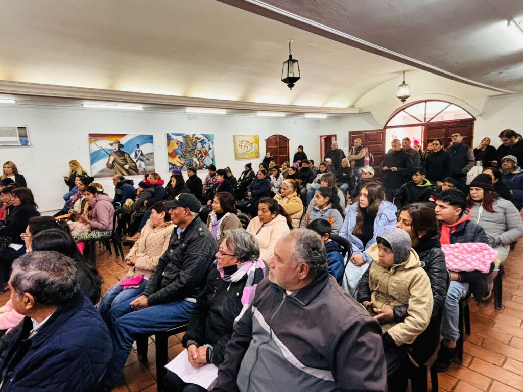 Entrega de Beneficios Sociales en el Cabildo